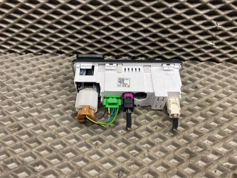 Разъем AUX / USB Land Rover Discovery Sport (L550, 2017г.)