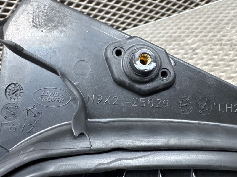 Форточка двери Land Rover Range Rover Sport (L461, 2024г.)