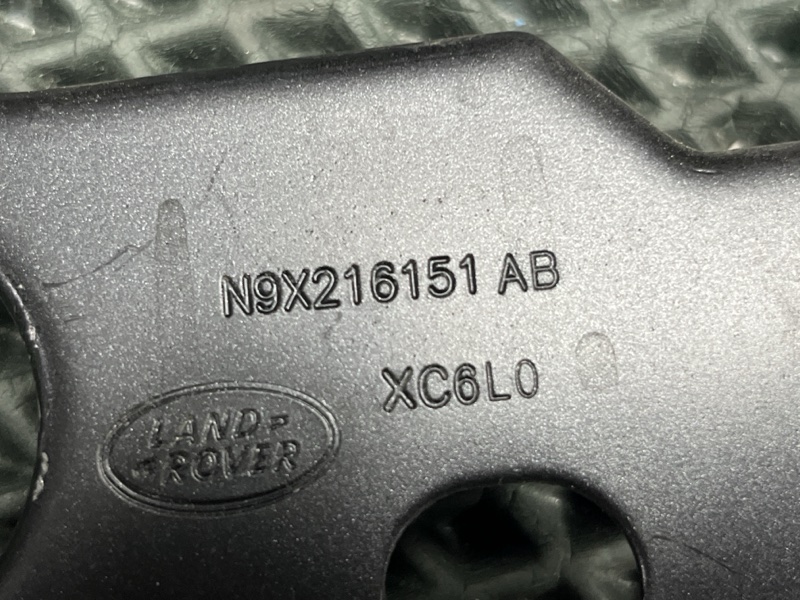 Кронштейн крыла Land Rover Range Rover Sport (L461, 2025г.)