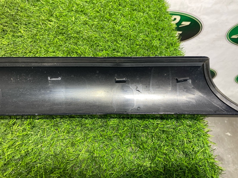 Накладка стойки лобового стекла Range Rover Sport 3 (L461, 2023г.)