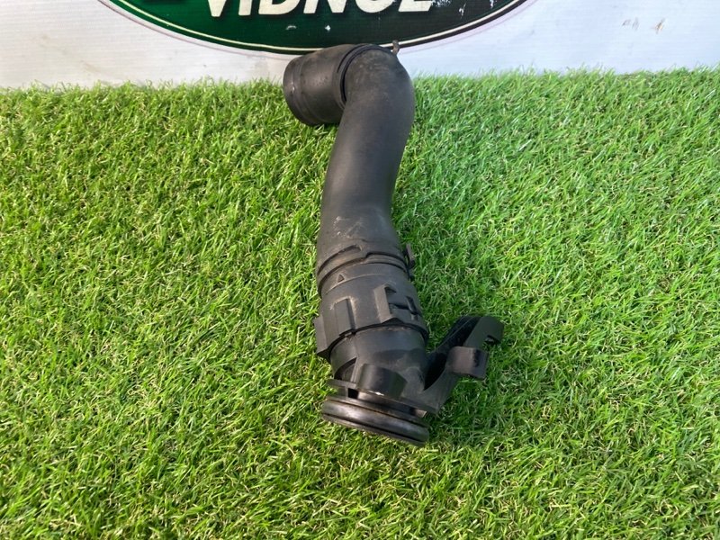 Патрубок системы охлаждения Land Rover Range Rover Sport (L494, 2016г.)