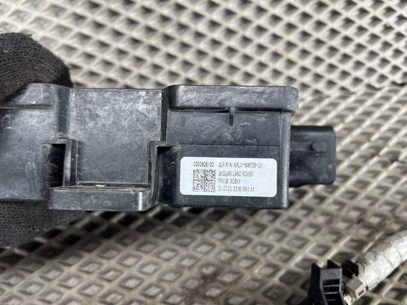 Проводка гибридной батареи Land Rover Defender (L663, 2020г.)