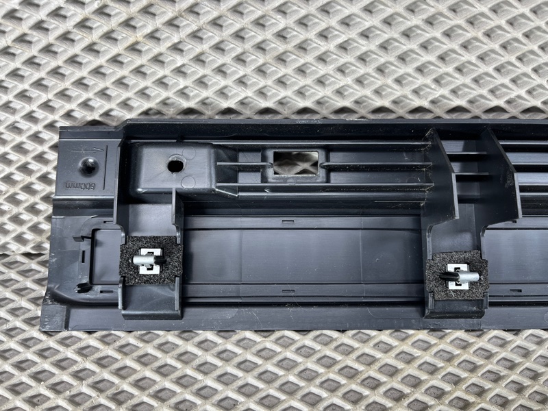 Накладка проема багажника Land Rover Defender (L663, 2020г.)