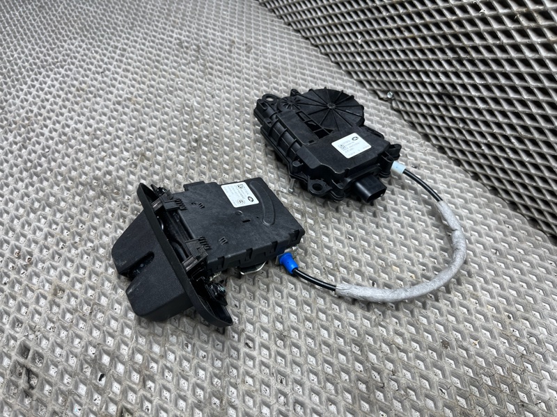 Замок багажника с доводчиком Land Rover Range Rover Evoque (L551, 2020г.)