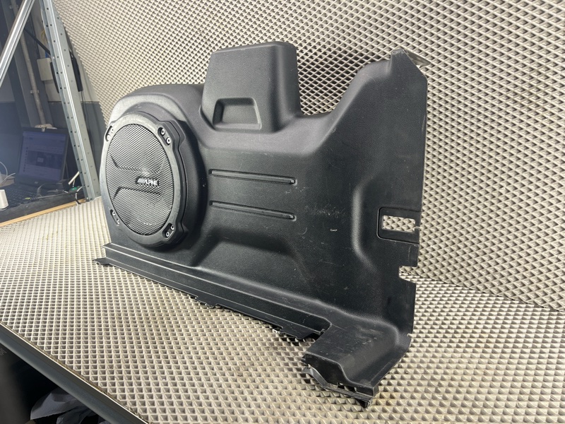 Сабвуфер Jeep Wrangler (JL, 2019г.)