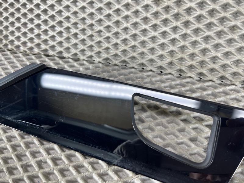 Декоративная накладка двери Land Rover Range Rover Sport (L461, 2024г.)