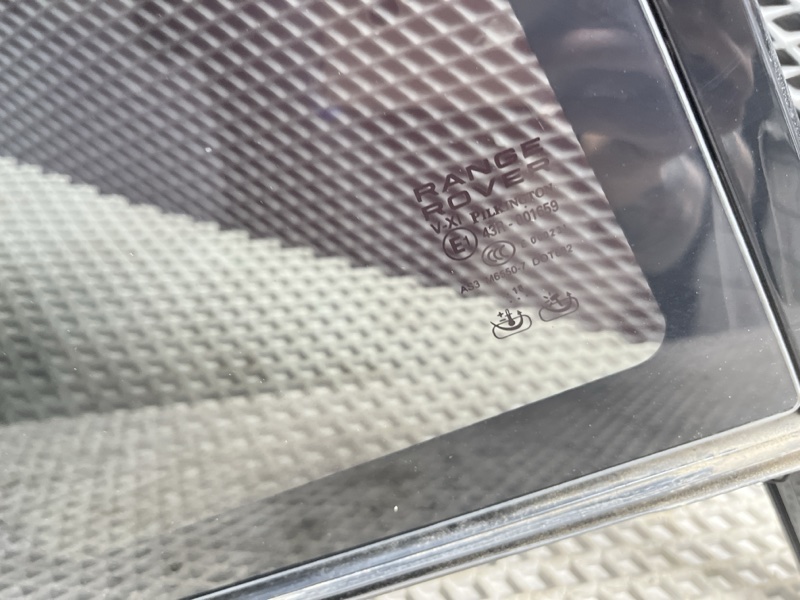 Форточка двери Land Rover Range Rover (L405, 2019г.)