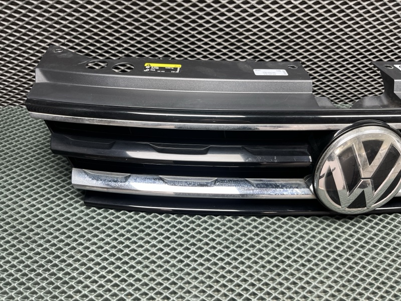 Решетка радиатора Volkswagen Tiguan (MK2, 2018г.)