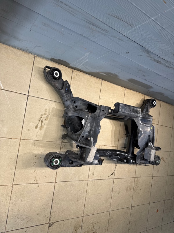 Подрамник Land Rover Discovery Sport (L550, 2017г.)