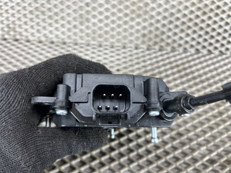 Доводчик двери багажника Land Rover Defender (L663, 2020г.)
