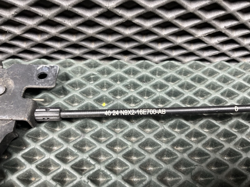 Фиксатор капота Land Rover Range Rover Sport (L461, 2025г.)