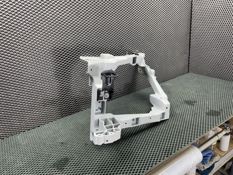 Крепление фары (кронштейн фары) Land Rover Range Rover Sport (L461, 2023г.)