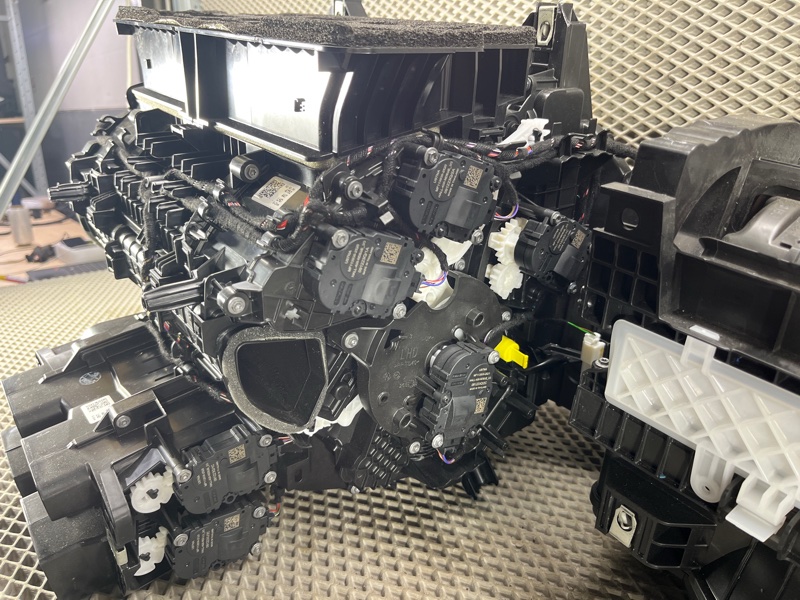 Отопитель в сборе (печка) Land Rover Range Rover Sport (L461, 2024г.)