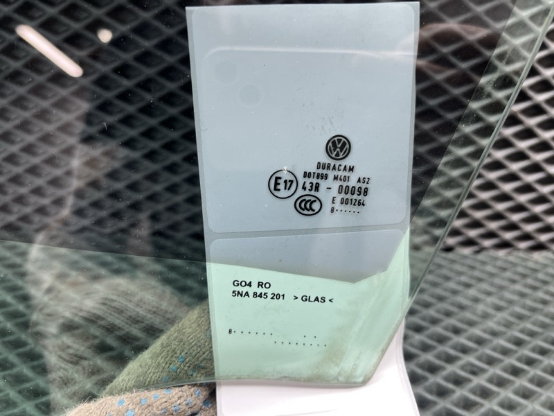 Стекло двери Volkswagen Tiguan (MK2, 2018г.)