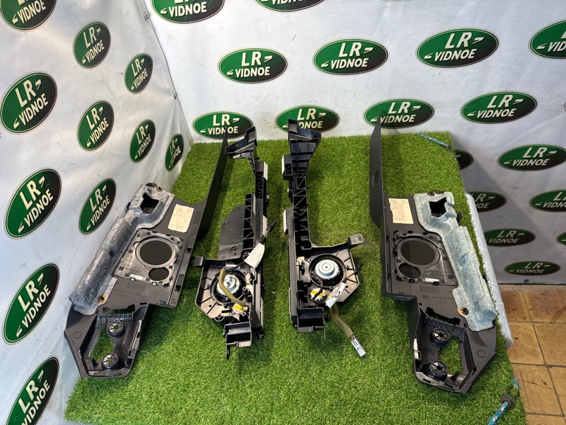 Кронштейн багажника под динамики Land Rover Range Rover (L405, 2018г.)