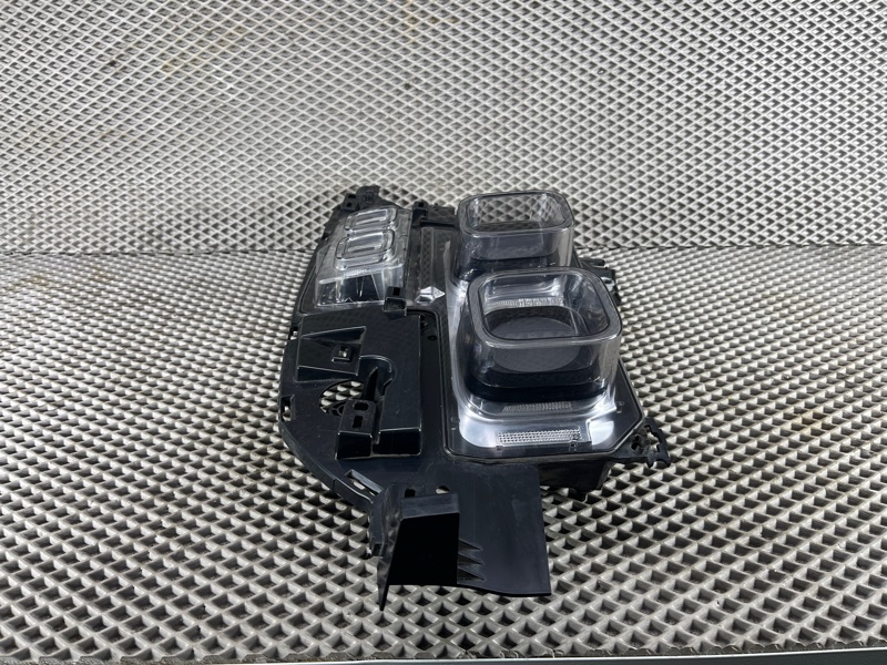 Фара Land Rover Defender (L663, 2020г.)