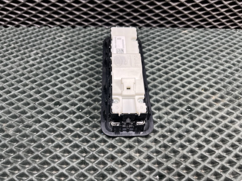 Кнопка складывания сидений Land Rover Range Rover Sport (L461, 2025г.)
