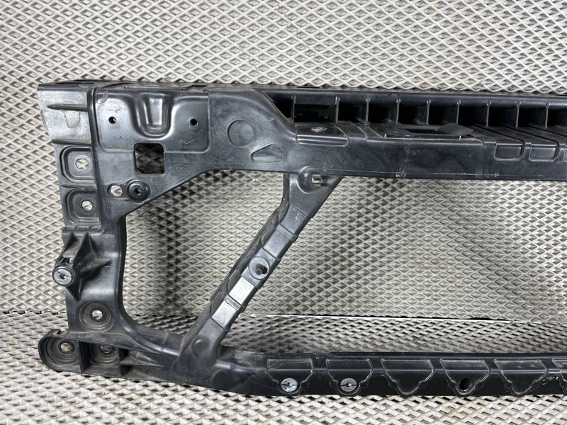 Передняя панель (телевизор) Land Rover Defender (L663, 2020г.)