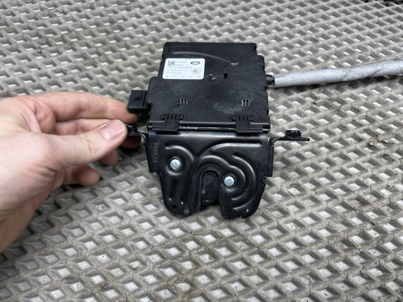 Замок багажника с доводчиком Land Rover Range Rover (L405, 2019г.)