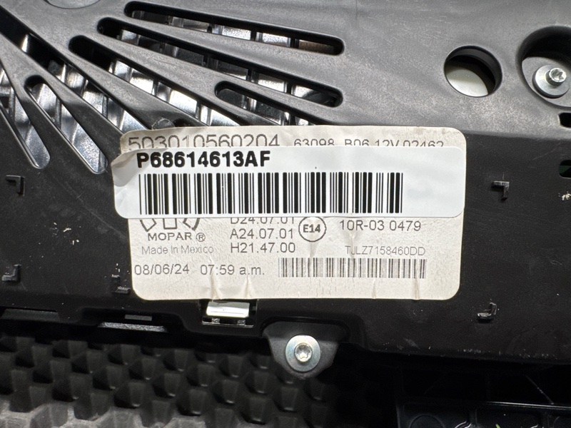 Панель приборов (щиток) Jeep Wrangler (JL, 2025г.)