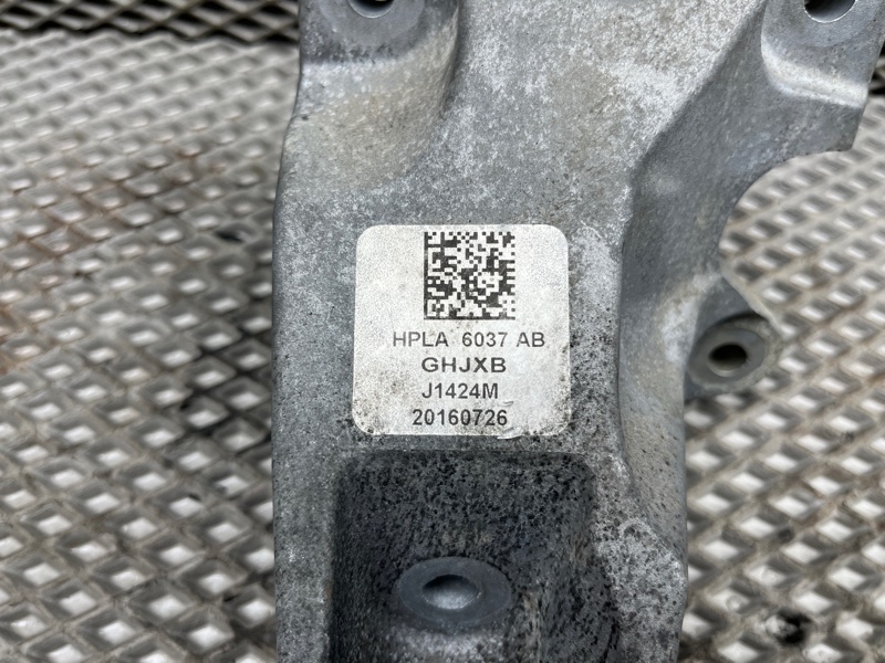 Кронштейн двигателя Land Rover Range Rover Sport (L494, 2017г.)