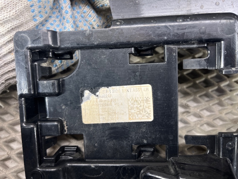 Кронштейн бампера Land Rover Range Rover Sport (L461, 2024г.)