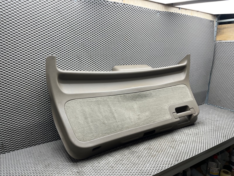 Обшивка двери багажника Land Rover Range Rover Sport (L320, 2012г.)