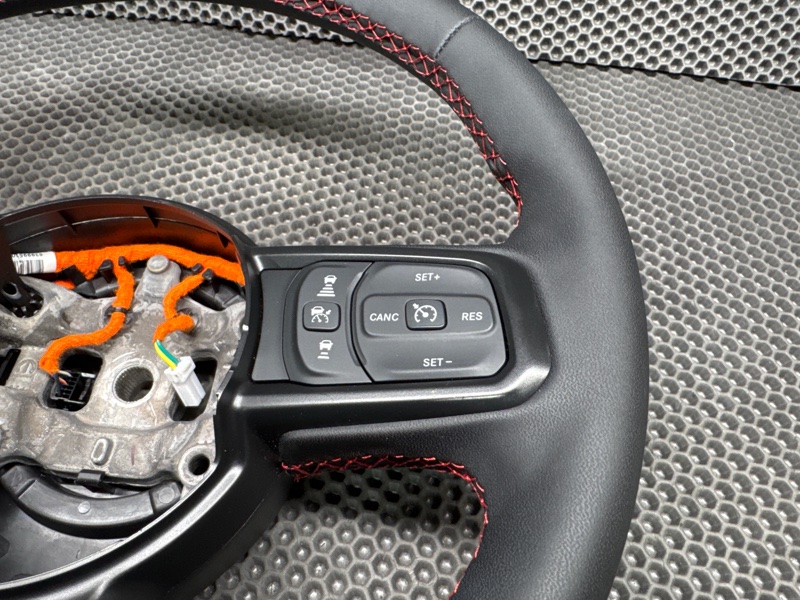 Руль с обогревом Jeep Wrangler (JL, 2025г.)