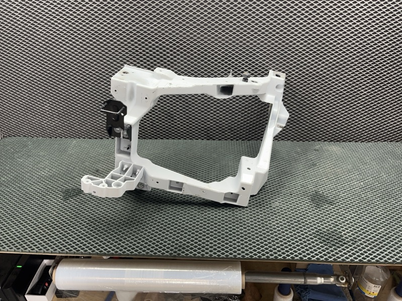 Крепление фары (кронштейн фары) Land Rover Range Rover Sport (L461, 2023г.)