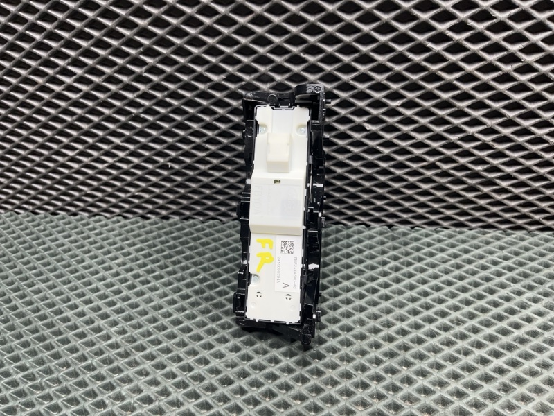 Блок управления стеклоподъемниками Land Rover Range Rover Sport (L461, 2025г.)