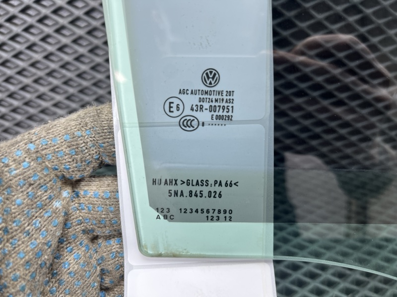 Стекло двери Volkswagen Tiguan (MK2, 2018г.)