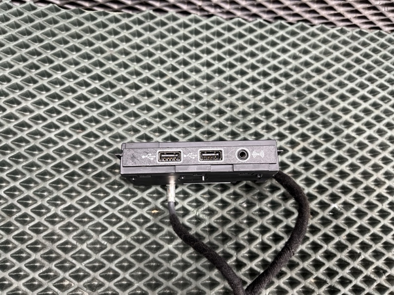 Разъем AUX / USB Volkswagen Tiguan (MK2, 2018г.)