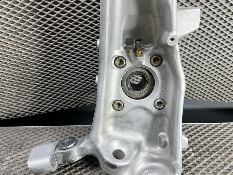 Кулак поворотный Land Rover Range Rover Sport (L461, 2024г.)