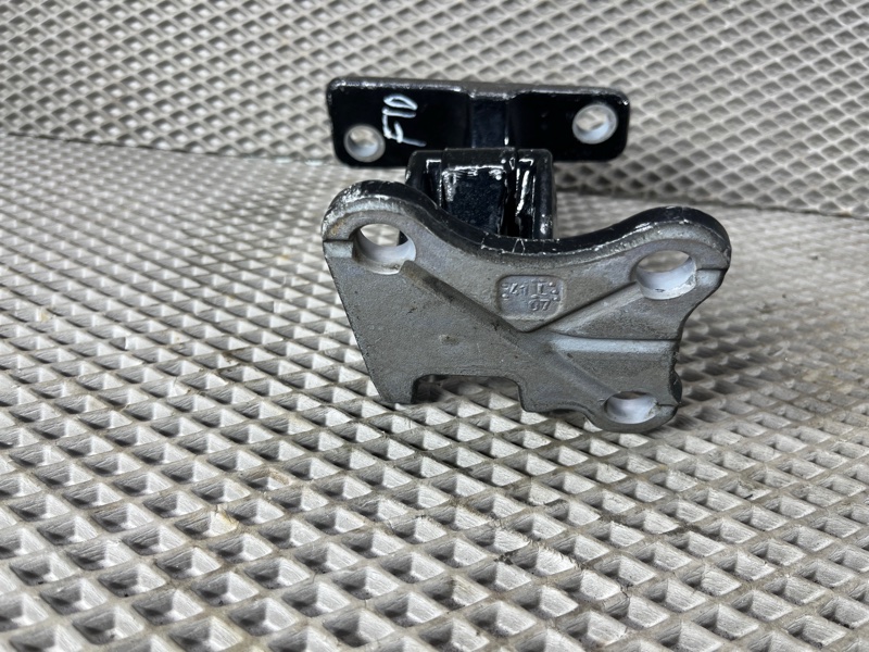 Петля крышки багажника Land Rover Defender (L663, 2020г.)
