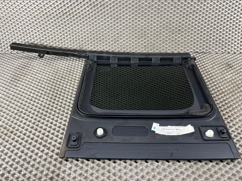 Форточка двери Land Rover Defender (L663, 2020г.)