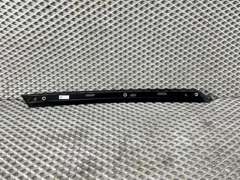 Декоративная накладка двери Land Rover Range Rover Sport (L461, 2024г.)