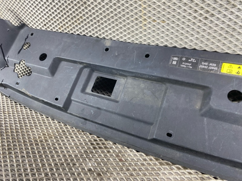 Накладка замка капота Land Rover Defender (L663, 2020г.)