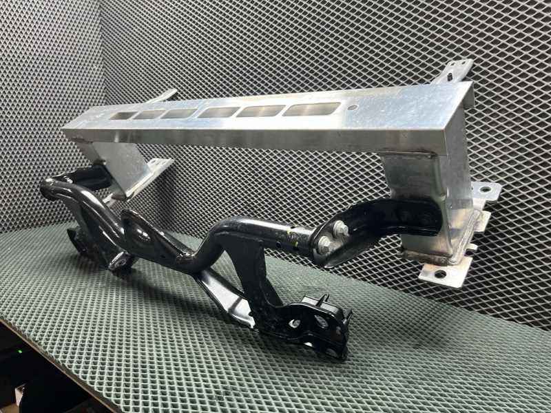 Усилитель бампера Land Rover Range Rover Sport (L461, 2025г.)