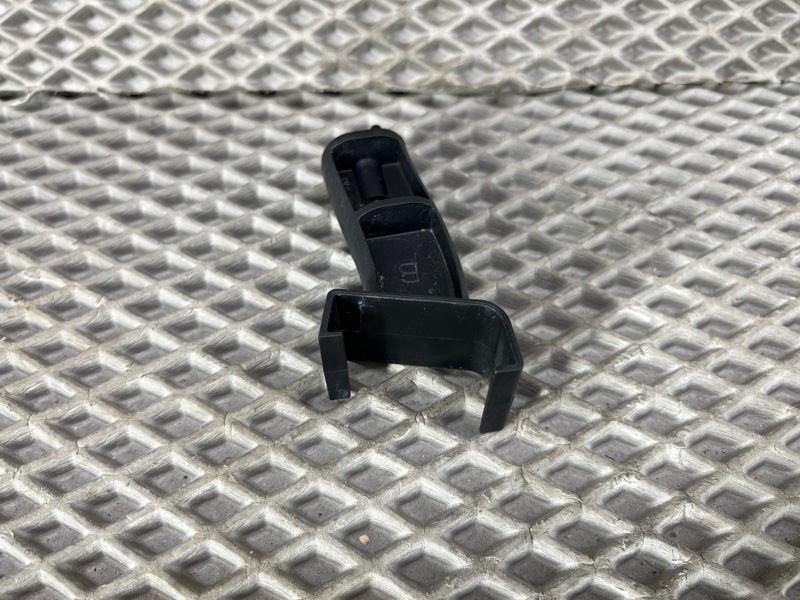 Держатель направляющей стекла Land Rover Range Rover Sport (L461, 2024г.)