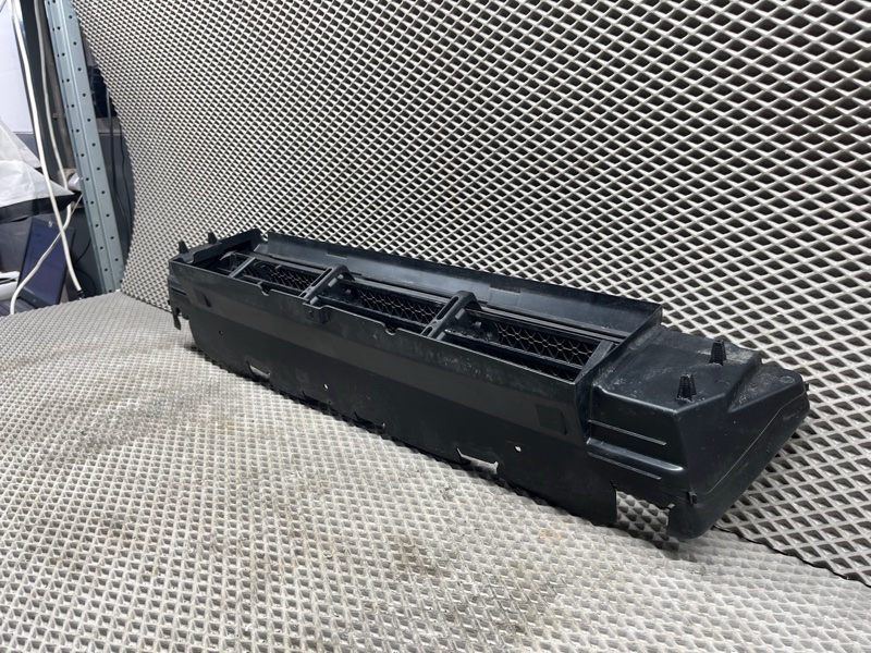 Дефлектор радиатора жалюзи Land Rover Range Rover Sport (L461, 2024г.)