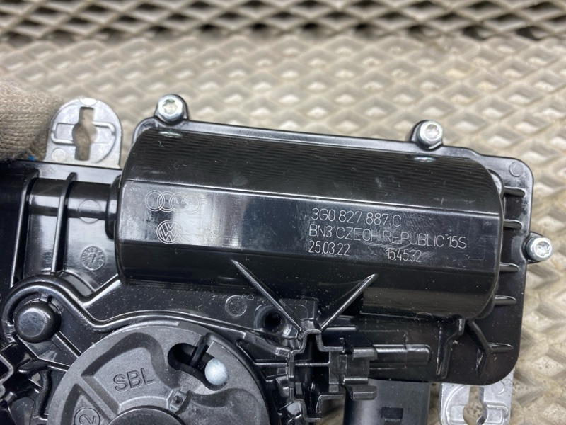 Замок багажника с доводчиком Volkswagen Tiguan (MBQ, 2023г.)