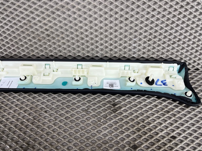 Подлокотник двери Land Rover Defender (L663, 2020г.)