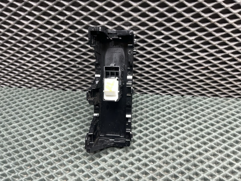 Кнопка стеклоподъемника Land Rover Range Rover Sport (L461, 2025г.)