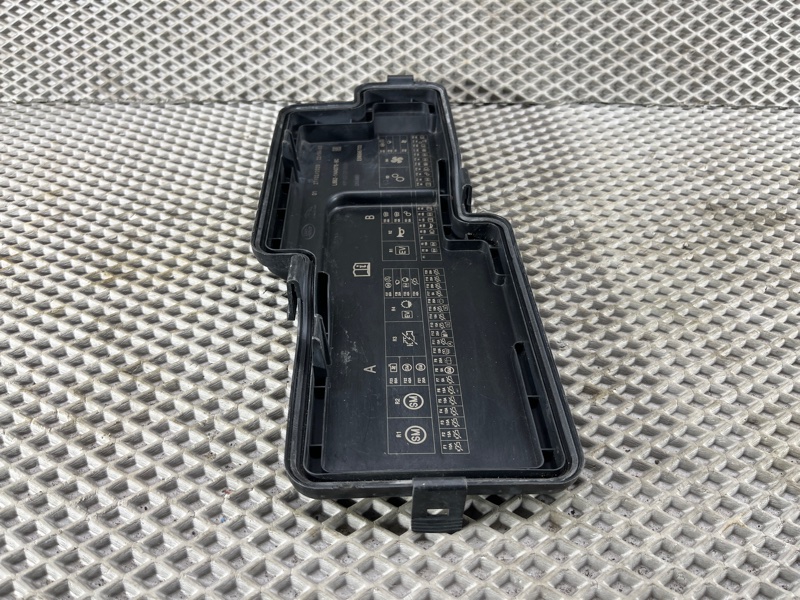 Крышка блока предохранителей Land Rover Defender (L663, 2020г.)
