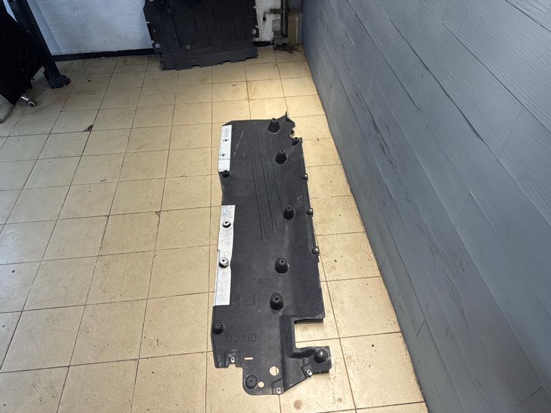 Защитный пластик днища Land Rover Discovery Sport (L550, 2020г.)
