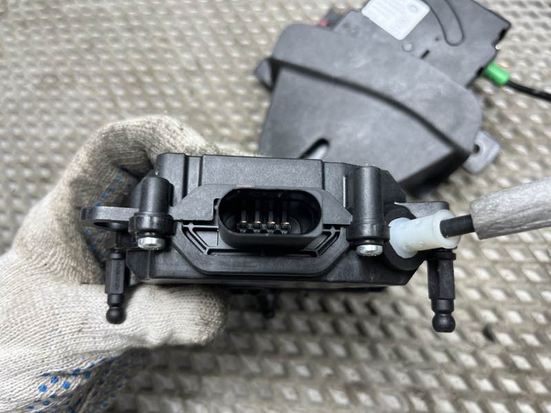 Замок багажника с доводчиком Land Rover Range Rover (L405, 2019г.)