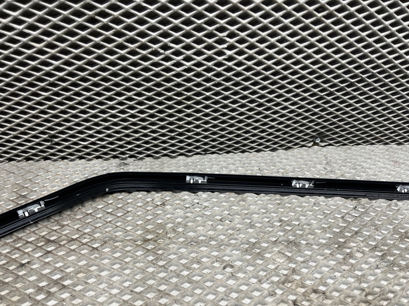 Декоративная накладка двери Land Rover Range Rover Sport (L461, 2024г.)
