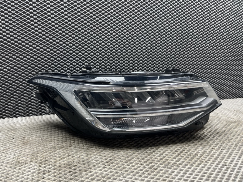 Фара Volkswagen Tiguan (MBQ, 2022г.)