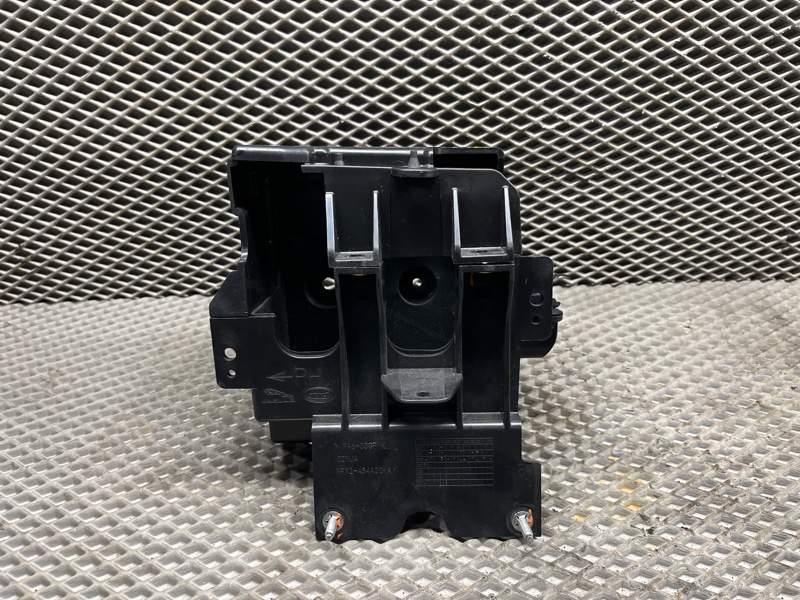 Кронштейн (крепление) Land Rover Range Rover Sport (L461, 2024г.)