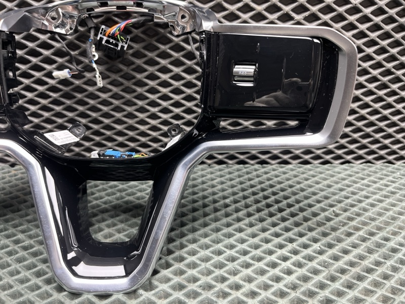 Кнопки на руль Land Rover Range Rover Sport (L461, 2025г.)